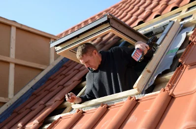 Pose de fenêtres de toit Velux à Roë
